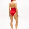 Bañador halter con escote pronunciado y rayas características