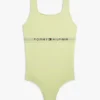 Bañador infantil con cuello cuadrado y logotipo Bañador infantil con cuello cuadrado y logotipo