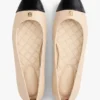 Bailarinas con detalles del logotipo