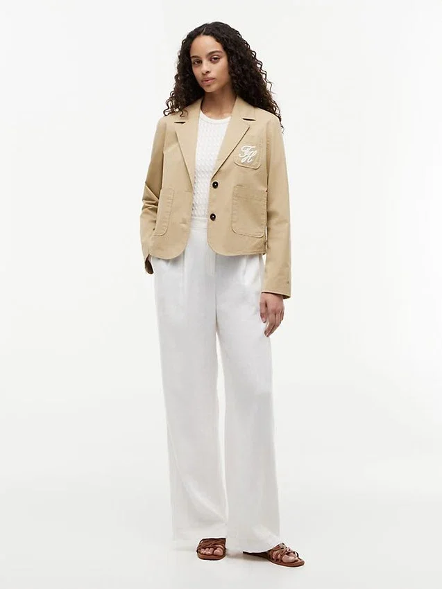 Blazer de sarga elástica con monograma en letra cursiva Blazer de sarga elástica con monograma en letra cursiva