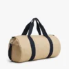 Bolsa de viaje con logotipo de rayas y bandera