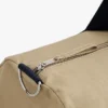 Bolsa de viaje con logotipo de rayas y bandera