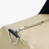 Bolsa de viaje con logotipo de rayas y bandera