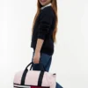 Bolsa de viaje con logotipo y rayas de bandera para niños