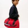Bolsa de viaje con logotipo y rayas de bandera para niños