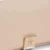 Bolso bandolera con cadena y cierre con monograma