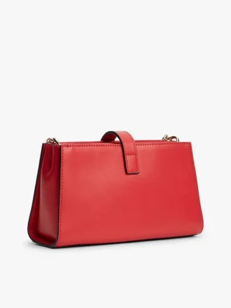 Bolso bandolera con cadena y monograma pulido