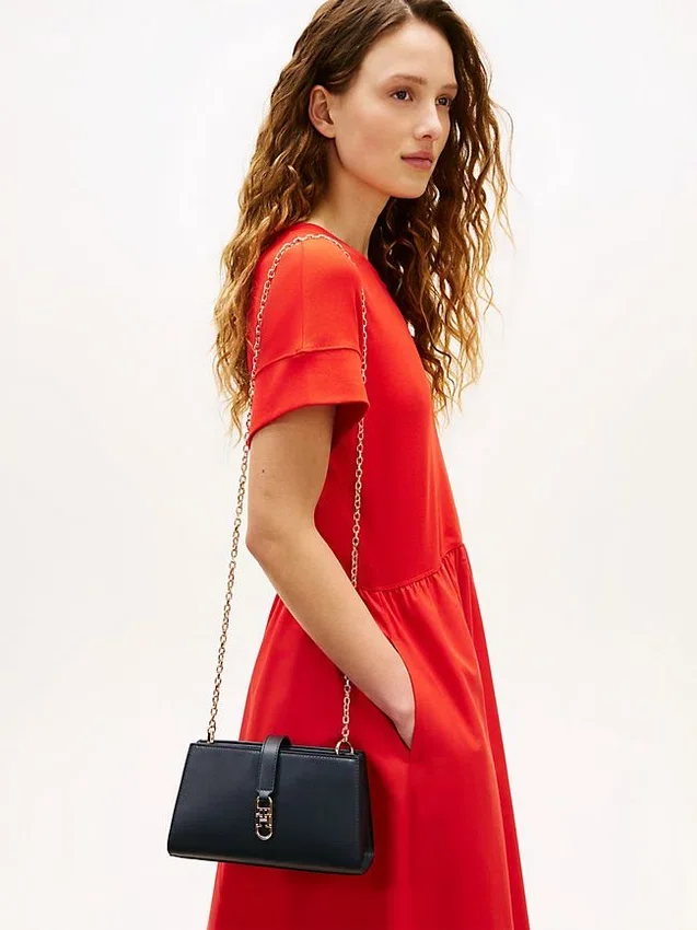 Bolso bandolera con cadena y monograma pulido Bolso bandolera con cadena y monograma pulido