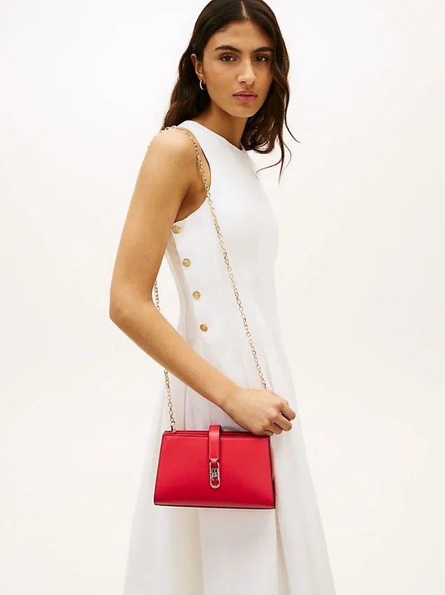Bolso bandolera con cadena y monograma pulido Bolso bandolera con cadena y monograma pulido