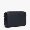 Bolso bandolera con monograma en relieve Bolso bandolera con monograma en relieve