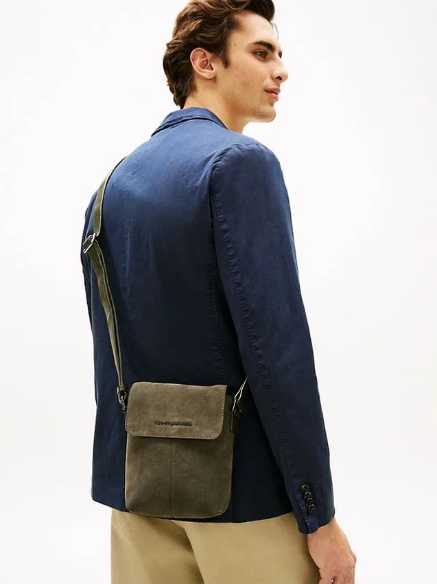 Bolso bandolera con solapa de ante Bolso bandolera con solapa de ante