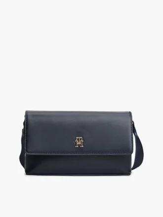 Bolso bandolera con solapa y acabado granulado