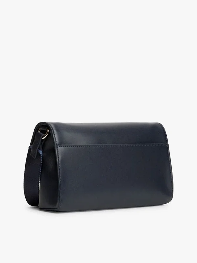 Bolso bandolera con solapa y acabado granulado Bolso bandolera con solapa y acabado granulado