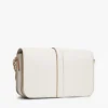 Bolso bandolera con solapa y monograma pulido Bolso bandolera con solapa y monograma pulido