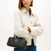 Bolso bandolera East-West con monograma integral Bolso bandolera East-West con monograma integral
