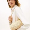 Bolso con correa de cadena de rafia y monograma Script Bolso con correa de cadena de rafia y monograma Script