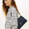 Bolso de hombro con monograma pulido Bolso de hombro con monograma pulido
