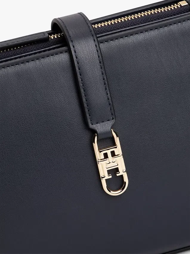 Bolso de hombro con monograma pulido Bolso de hombro con monograma pulido