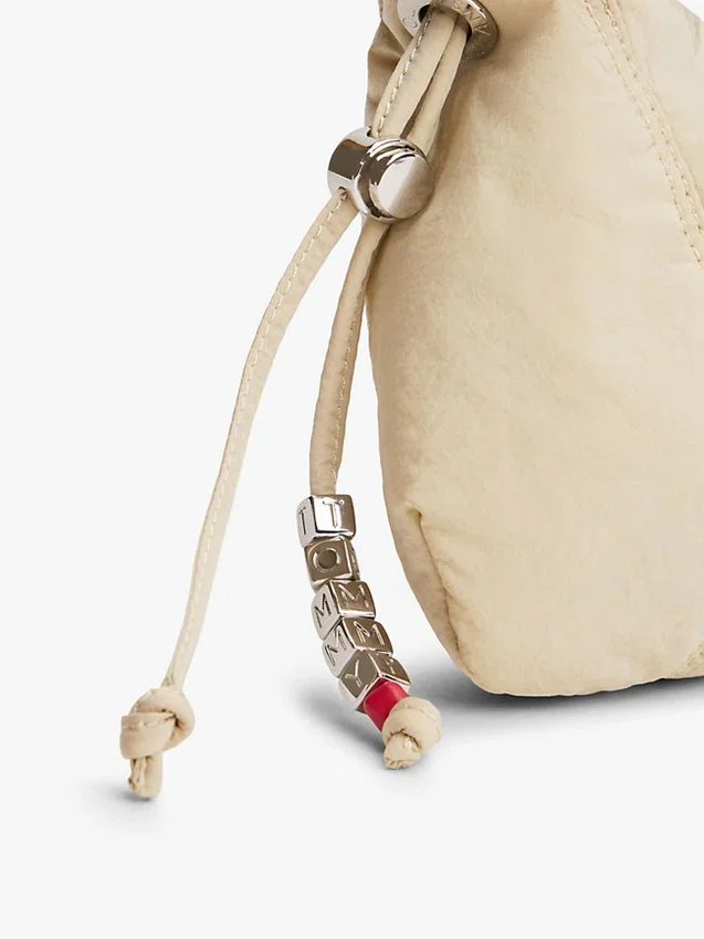 Bolso de hombro fruncido de Tommy Jeans Bolso de hombro fruncido de Tommy Jeans