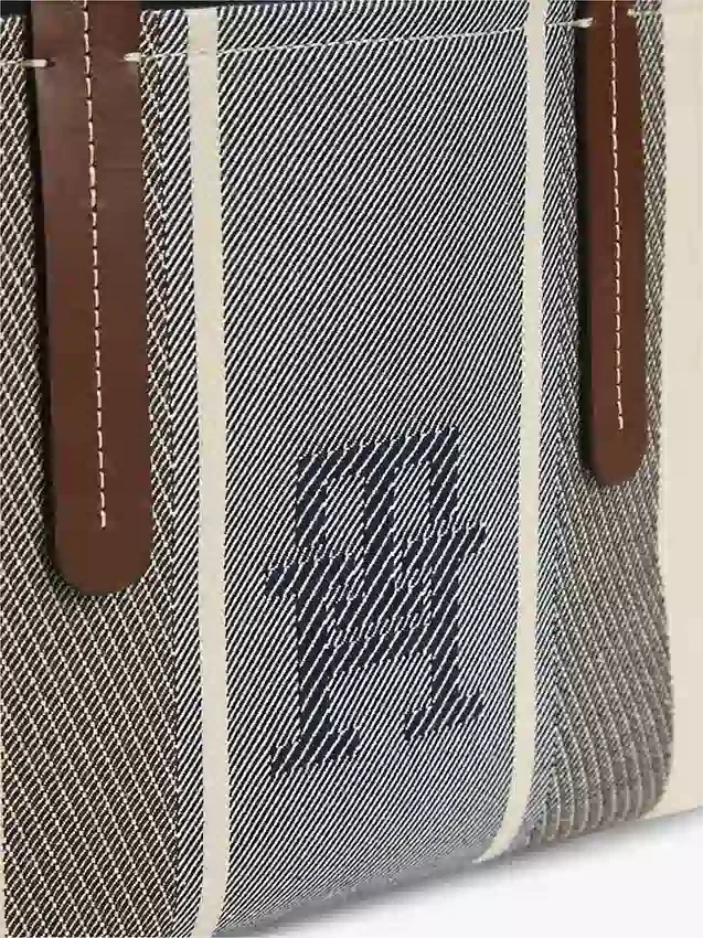 Bolso mini tipo cartera de jacquard a rayas Bolso mini tipo cartera de jacquard a rayas