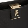 Bolso satchel mediano con cierre monograma Bolso satchel mediano con cierre monograma