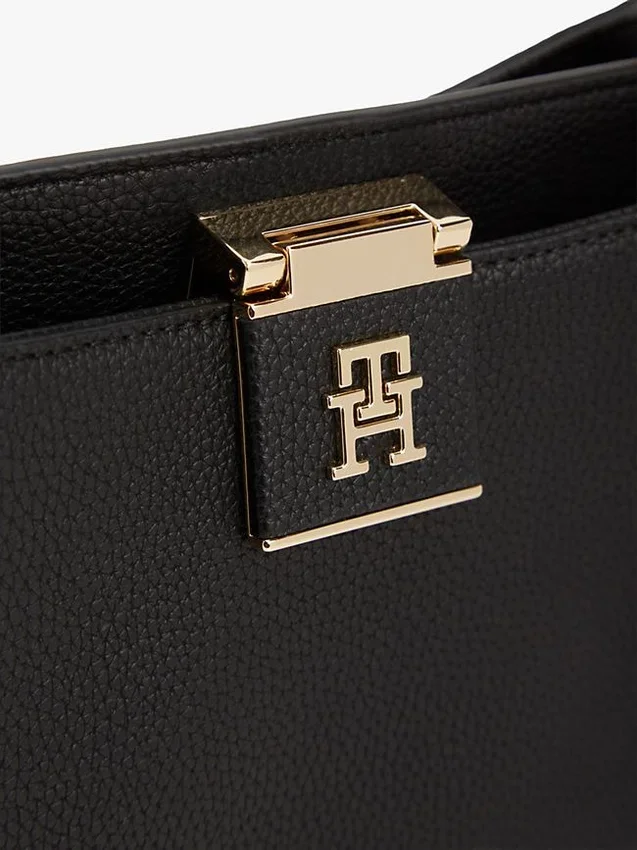 Bolso satchel mediano con cierre monograma Bolso satchel mediano con cierre monograma
