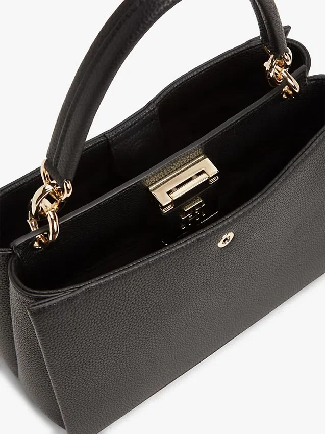 Bolso satchel mediano con cierre monograma Bolso satchel mediano con cierre monograma