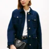 Bolso satchel mediano con cierre monograma Bolso satchel mediano con cierre monograma