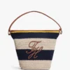 Bolso tipo cubo de ganchillo con rayas náuticas Bolso tipo cubo de ganchillo con rayas náuticas
