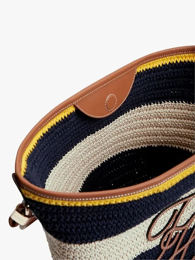 Bolso tipo cubo de ganchillo con rayas náuticas Bolso tipo cubo de ganchillo con rayas náuticas