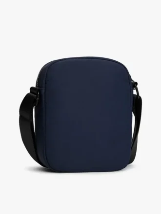 Bolso tipo reporterito con el logotipo de Tommy