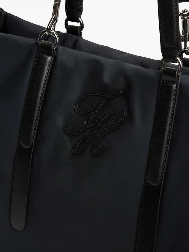 Bolso tote con monograma en letra cursiva repelente al agua Bolso tote con monograma en letra cursiva repelente al agua