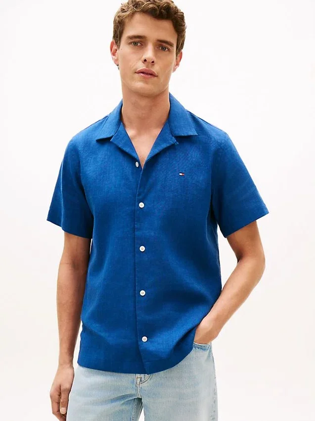 Camisa camp de corte regular en mezcla de lino Camisa camp de corte regular en mezcla de lino