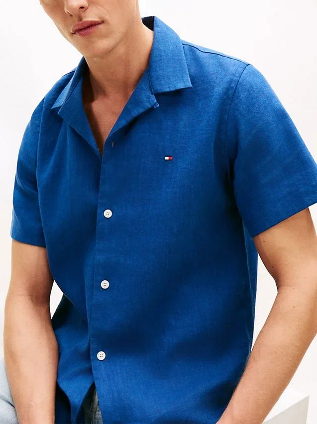 Camisa camp de corte regular en mezcla de lino Camisa camp de corte regular en mezcla de lino