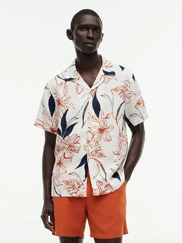 Camisa camp de lino con estampado floral y corte regular Camisa camp de lino con estampado floral y corte regular