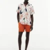 Camisa camp de lino con estampado floral y corte regular Camisa camp de lino con estampado floral y corte regular