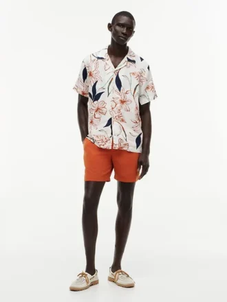 Camisa camp de lino con estampado floral y corte regular