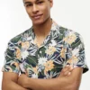 Camisa campestre de corte regular con estampado floral tropical
