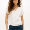 Camisa con cuello en V y ojales bordados