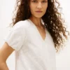 Camisa con cuello en V y ojales bordados