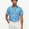 Camisa con estampado de hojas de palmera y tacto de papel
