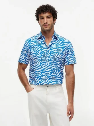 Camisa con estampado de hojas de palmera y tacto de papel