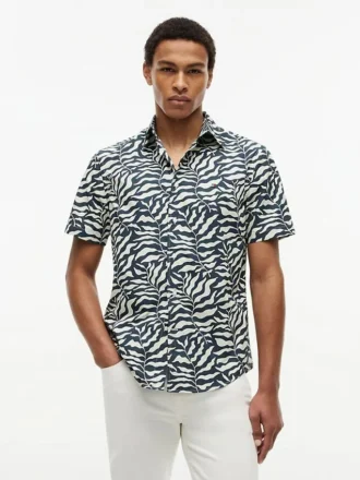 Camisa con estampado de hojas de palmera y tacto de papel