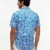 Camisa con estampado de hojas de palmera y tacto de papel