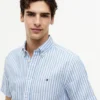 Camisa de algodón y lino a rayas de corte regular