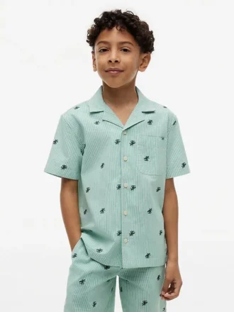 Camisa de campamento a rayas con logotipo monograma para niño