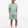 Camisa de campamento a rayas con logotipo monograma para niño Camisa de campamento a rayas con logotipo monograma para niño