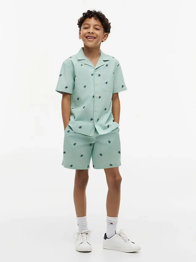 Camisa de campamento a rayas con logotipo monograma para niño Camisa de campamento a rayas con logotipo monograma para niño