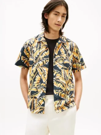 Camisa de campamento con estampado de hojas de palmera y tacto de papel