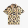 Camisa de campamento con estampado de hojas de palmera y tacto de papel